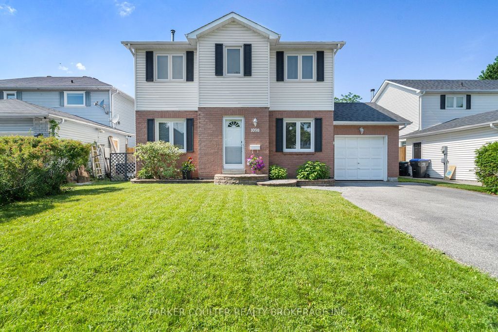 Photo of 1098 Maclean Street, Innisfil, ON L9S 1W1 (MLS # N13538292)