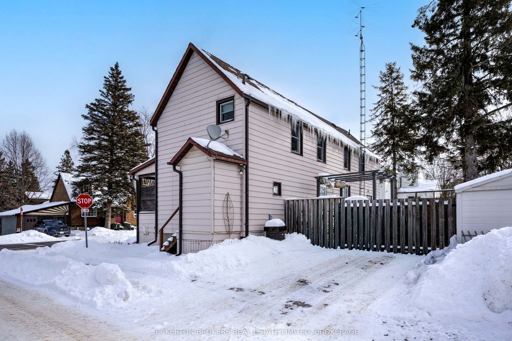 Photo of 292 William Street N, Gananoque, ON K7G 1S5 (MLS # X12750748)