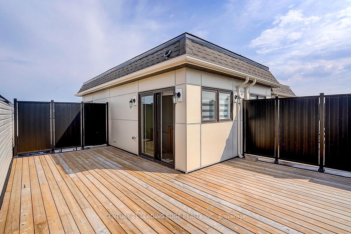 32 WILLIAM SHEARN Crescent