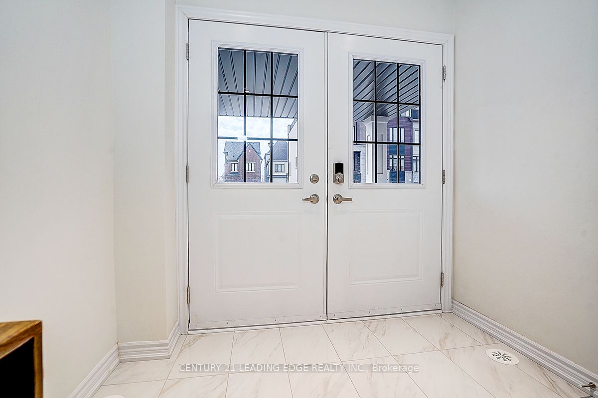 32 WILLIAM SHEARN Crescent