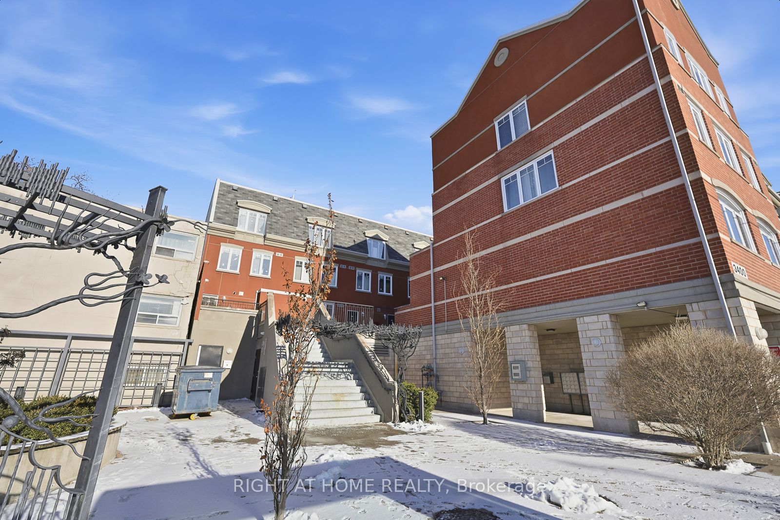 3400 Lake Shore Boulevard W 217