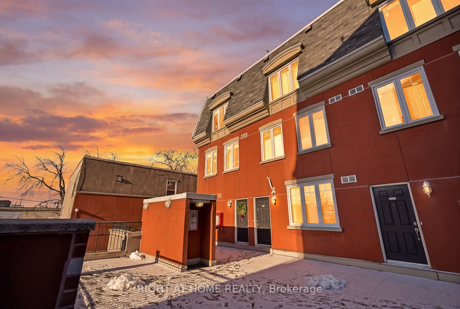 3400 Lake Shore Boulevard W 217