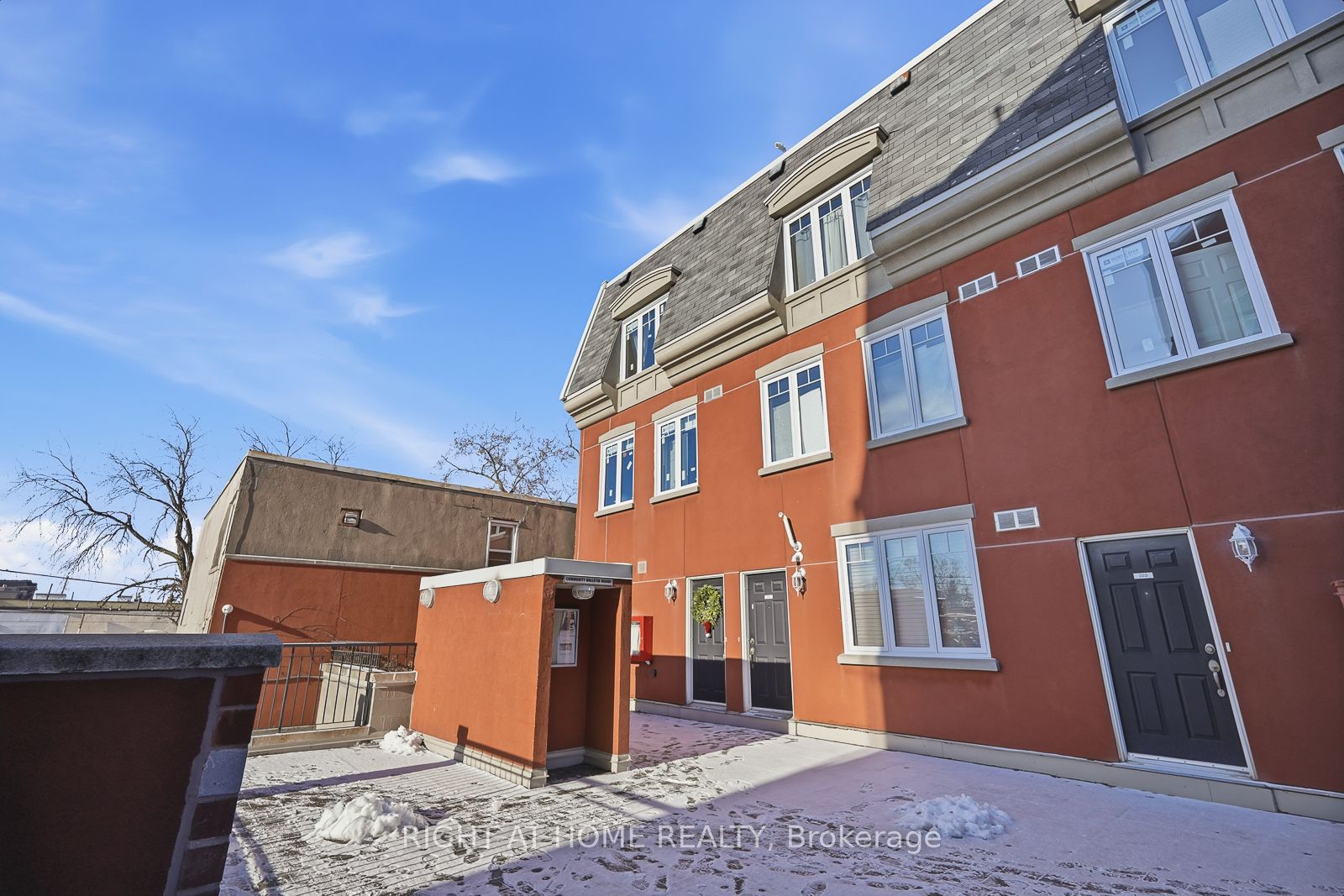 3400 Lake Shore Boulevard W 217