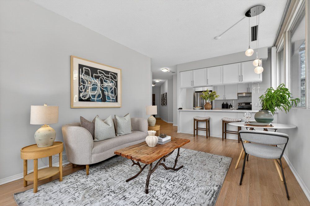 555 Yonge Street 707