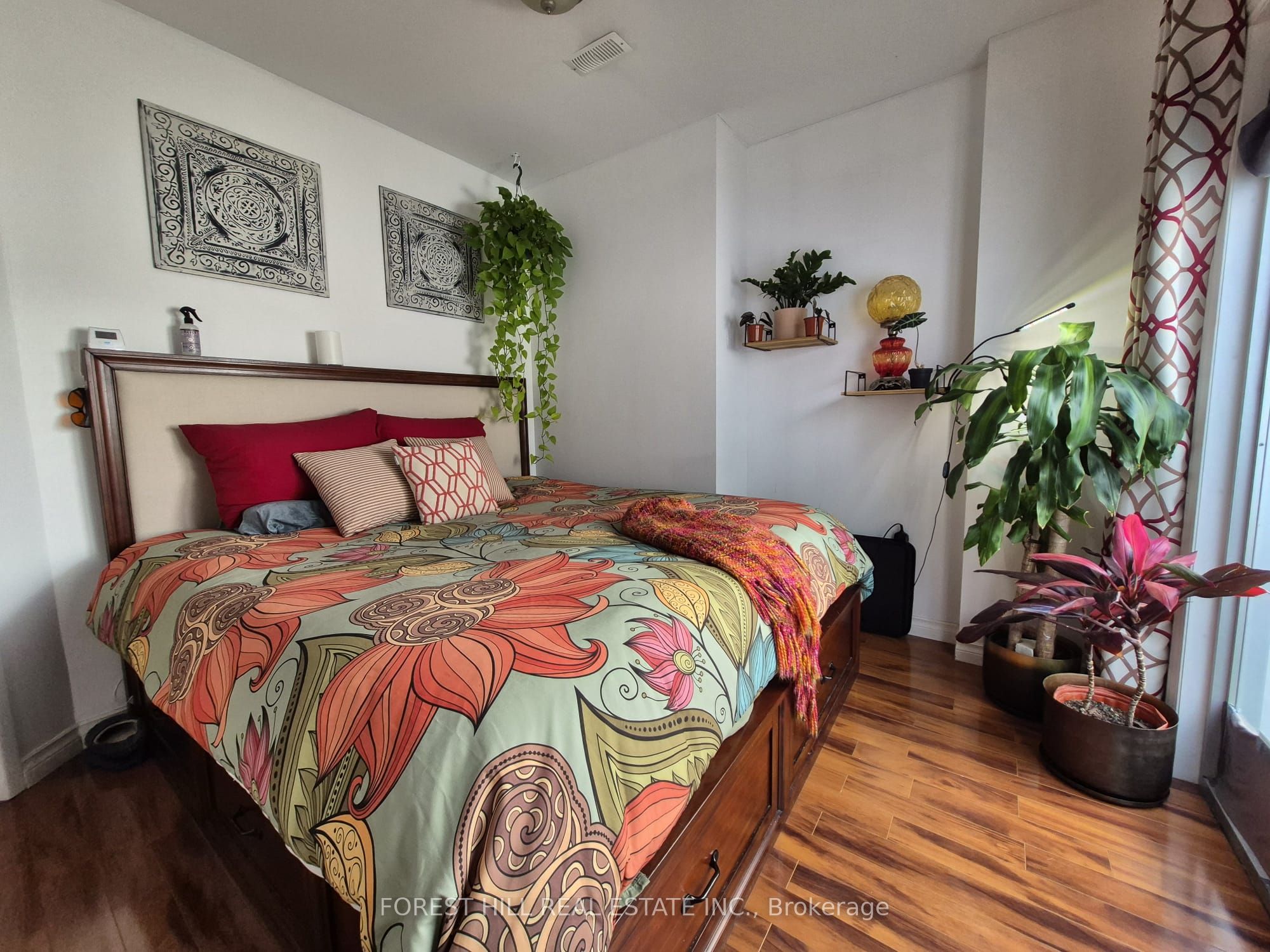 781 Queen Street W