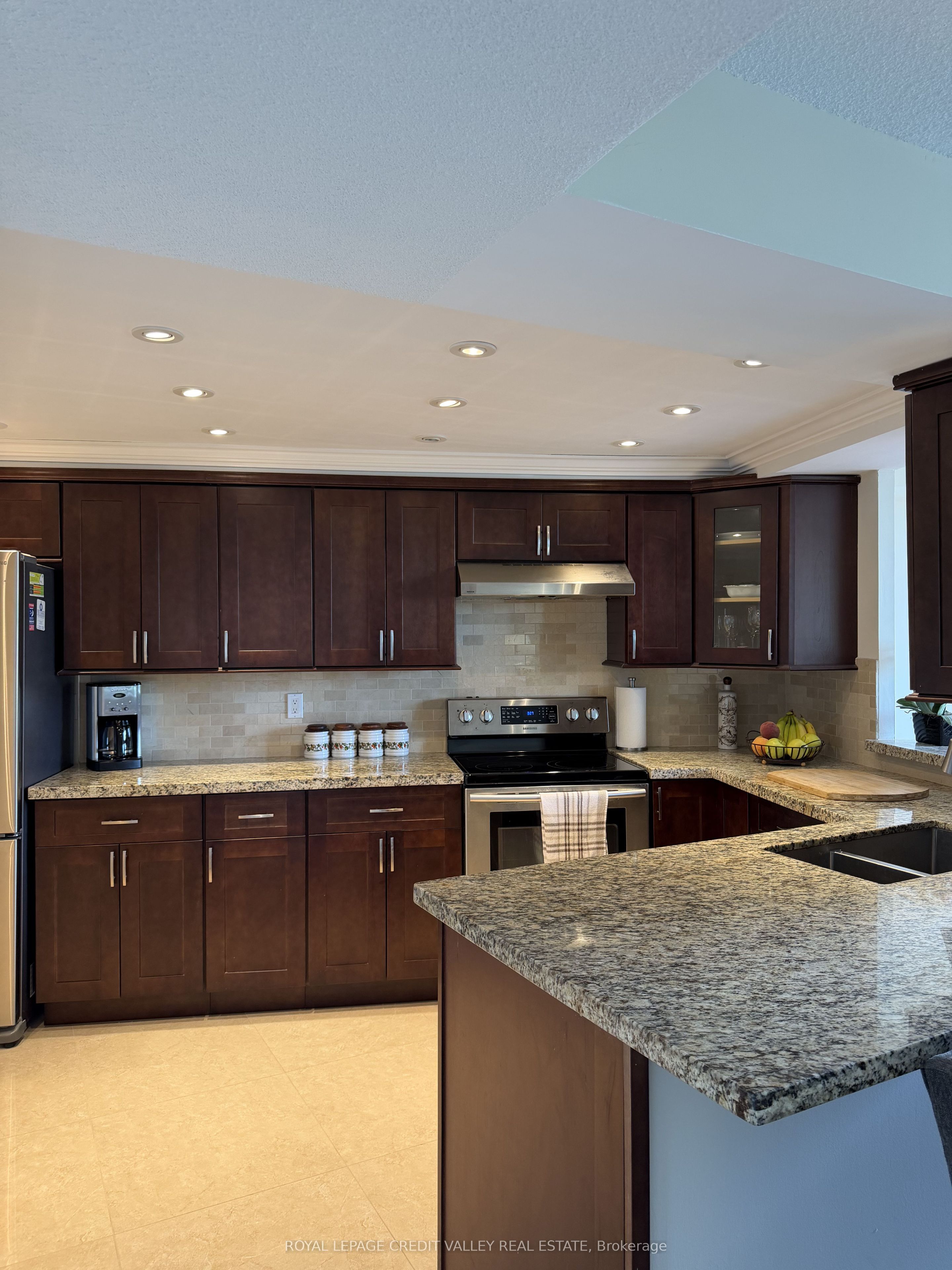 1360 Rathburn Road E 406