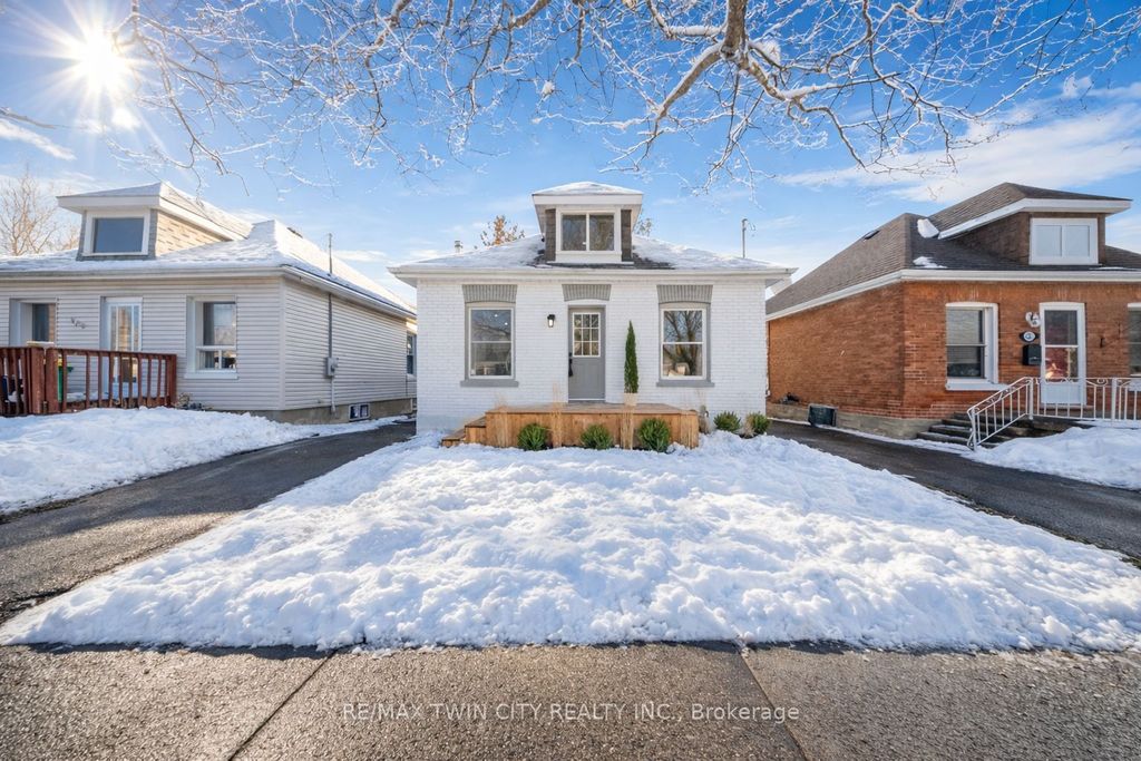 Photo of 327 Sheridan Street, Brantford, ON N3S 4R8 (MLS # X12804460)