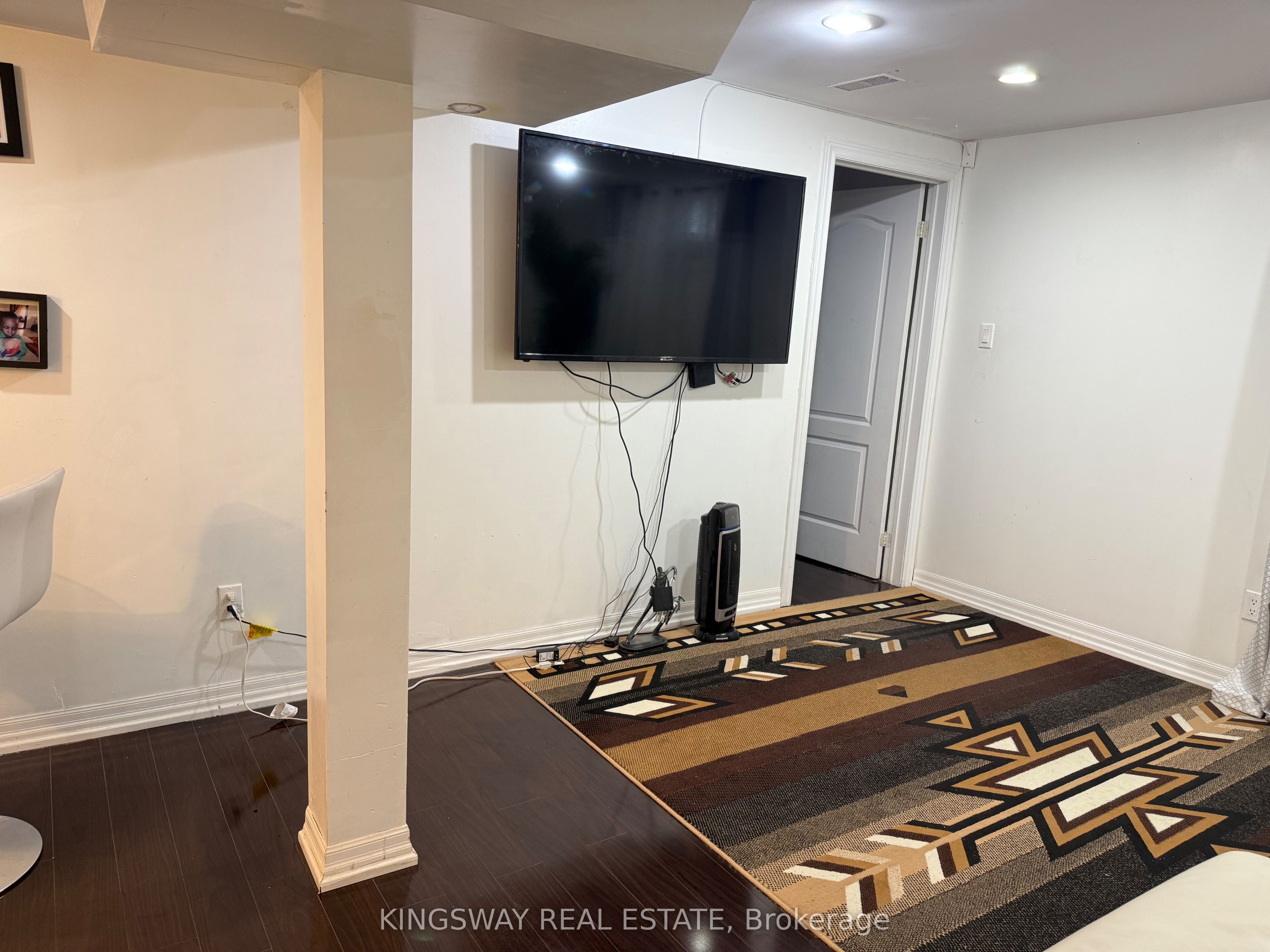 54 Jewel Crescent Basement