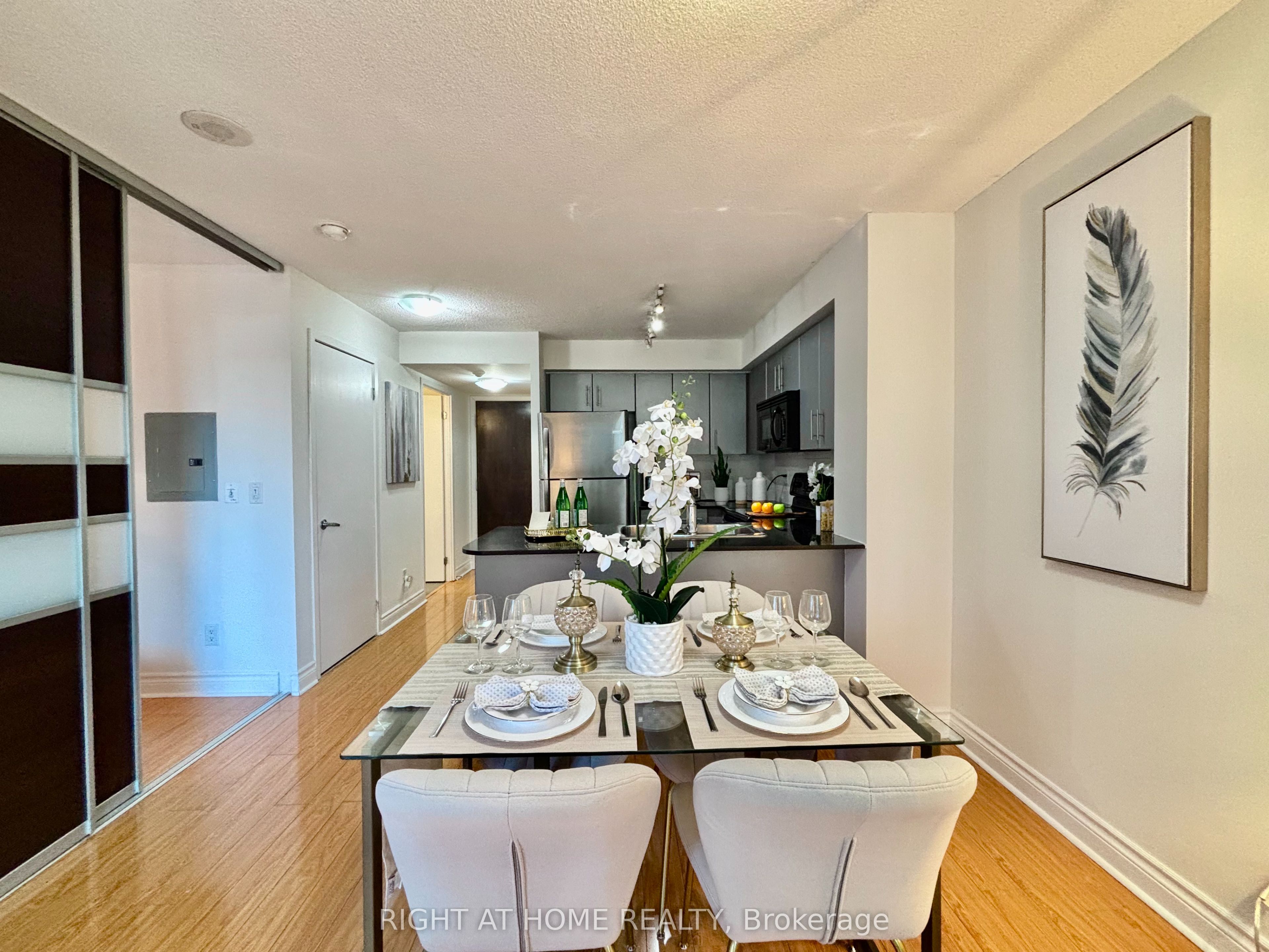 12 Yonge Street 503