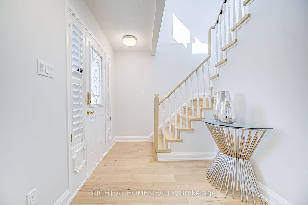 Photo of 10 Holm Crescent, Markham, ON L3T 5J3 (MLS # N12973962)