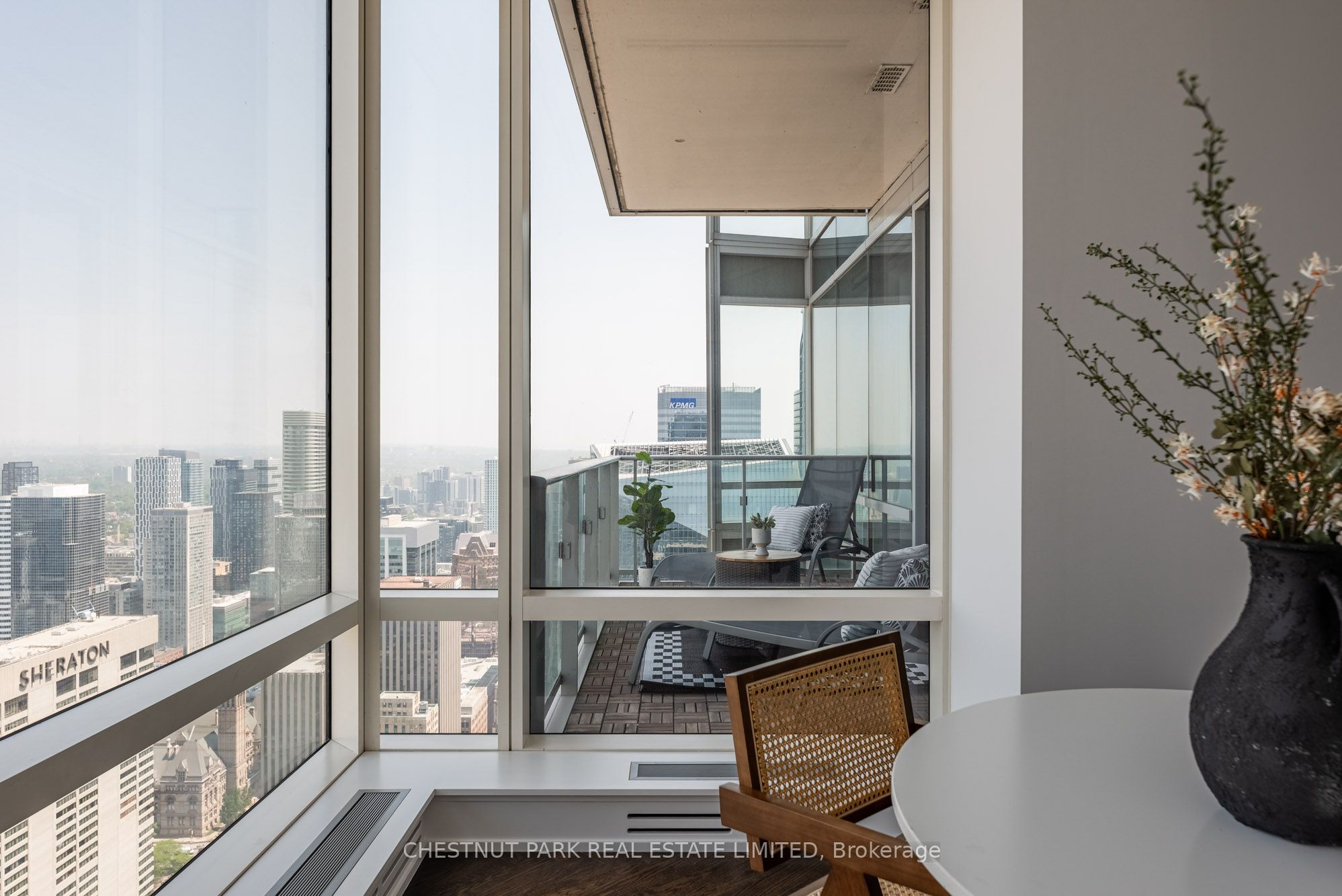 180 University Avenue 6104