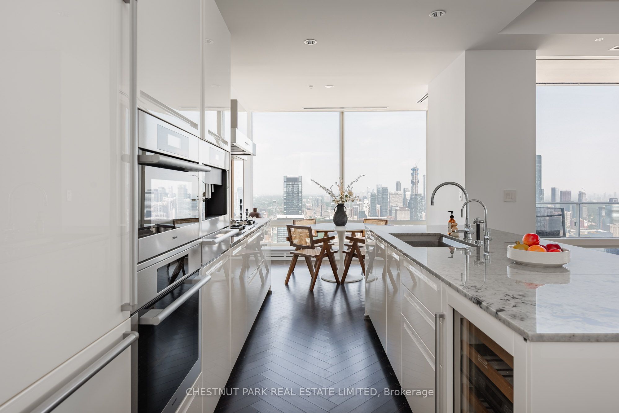 180 University Avenue 6104