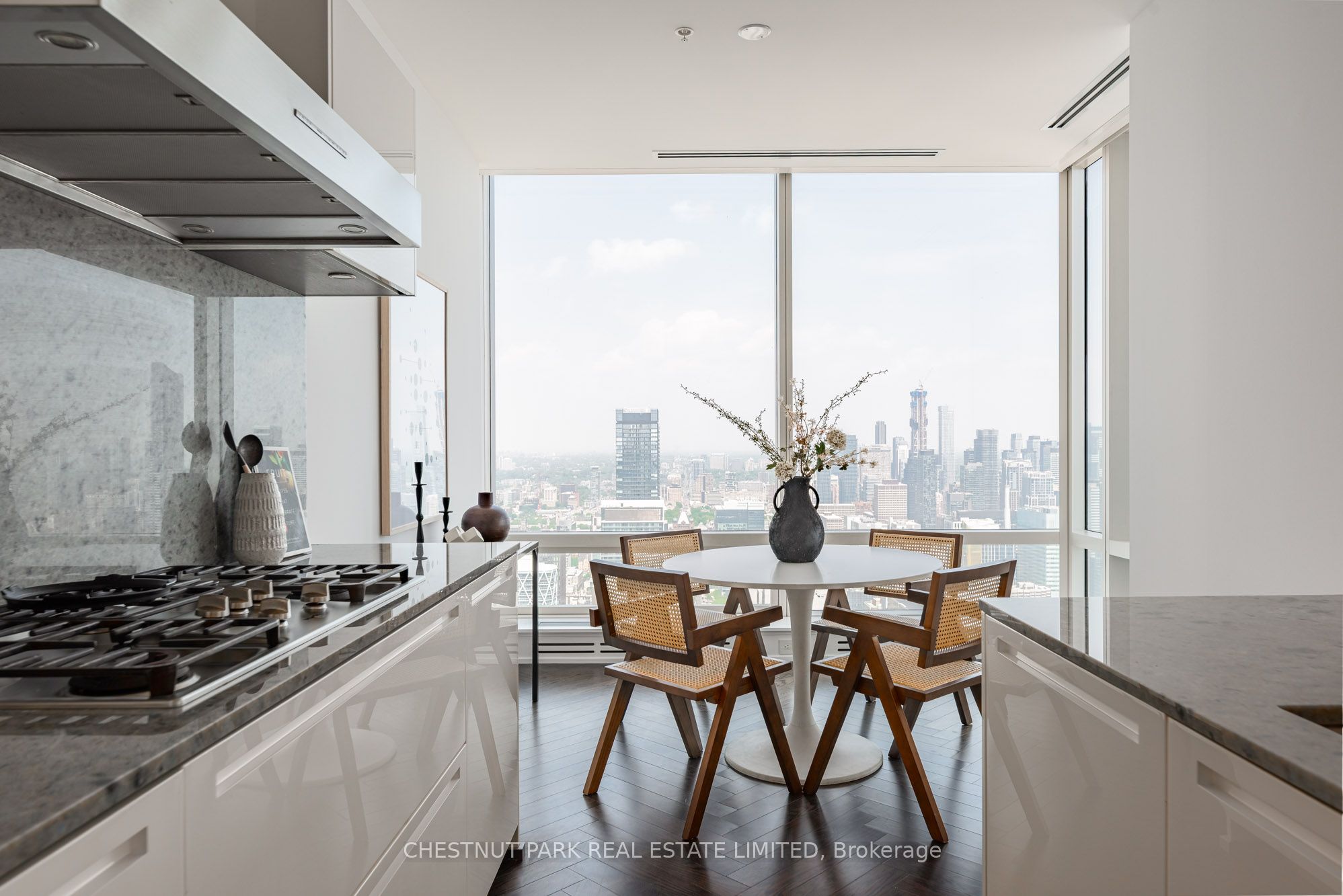 180 University Avenue 6104