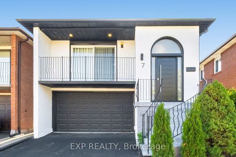 7 Boyne Highlands Court Vaughan ON L4K 1K4