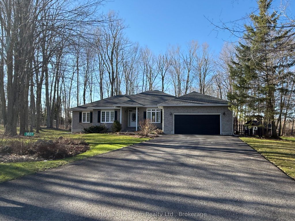 Photo of 3837 Jenn Lynn Court, Severn, ON L3V 0V6 (MLS # S12800120)