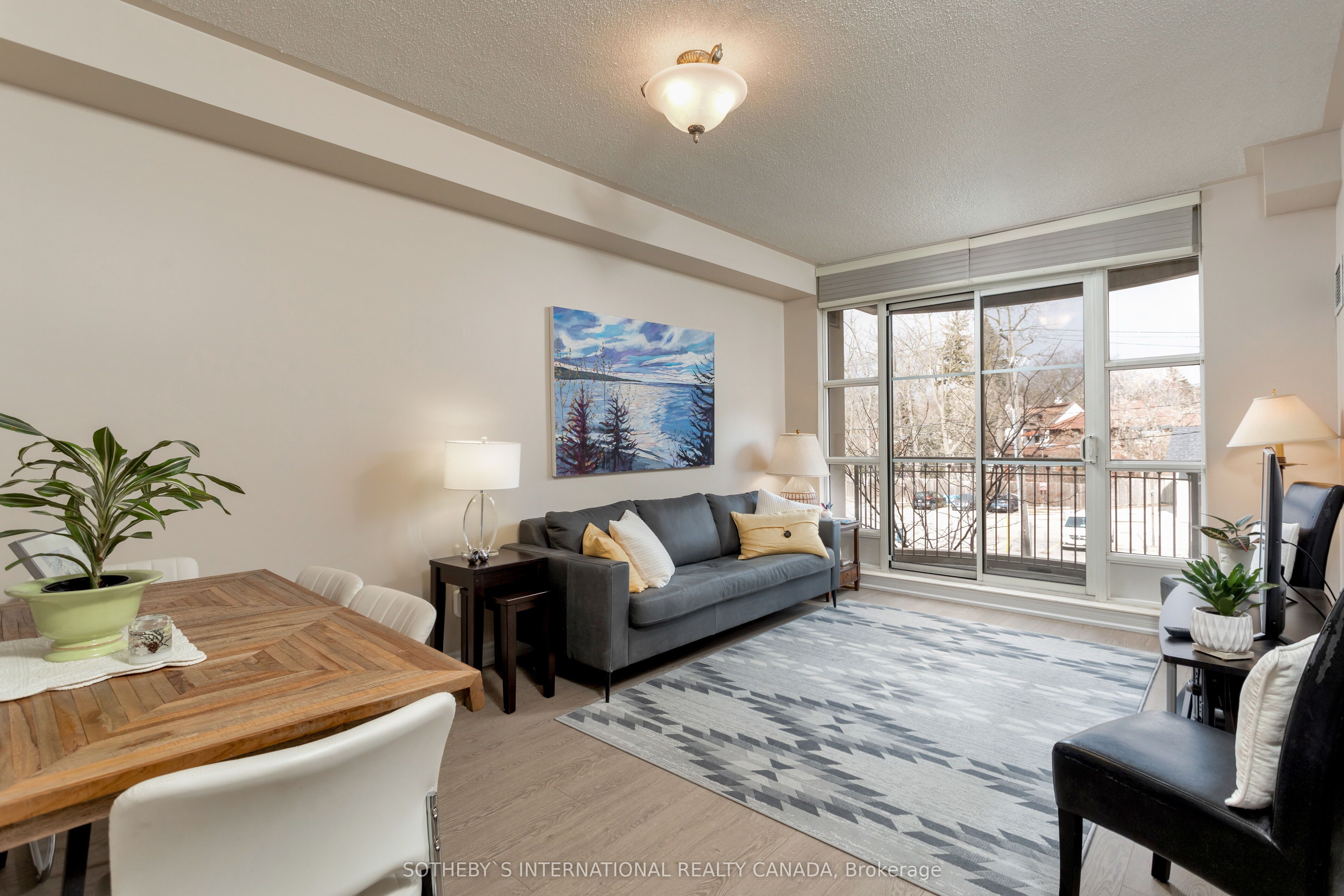 3085 Bloor Street W 207