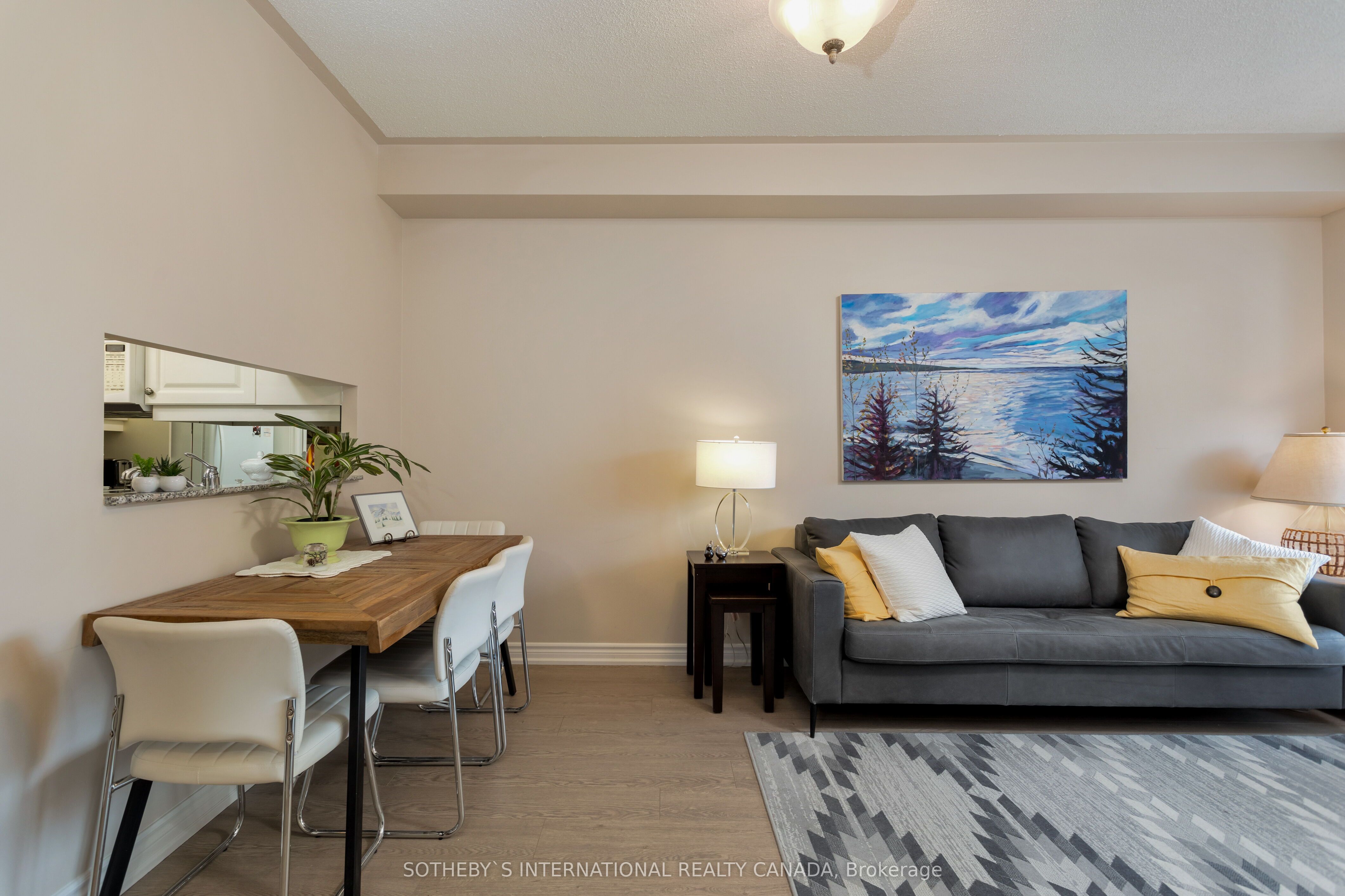 3085 Bloor Street W 207