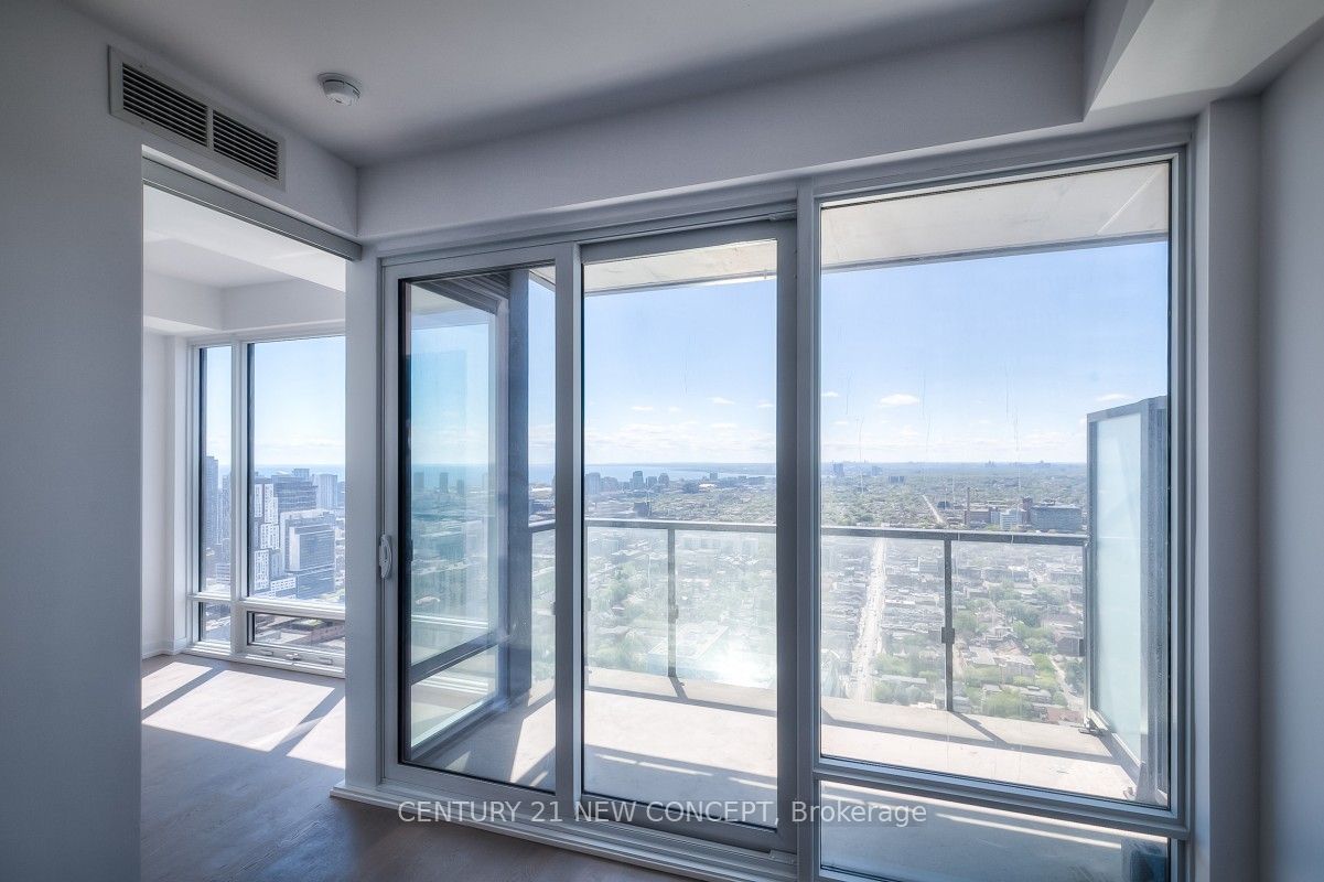 488 University Avenue 3711