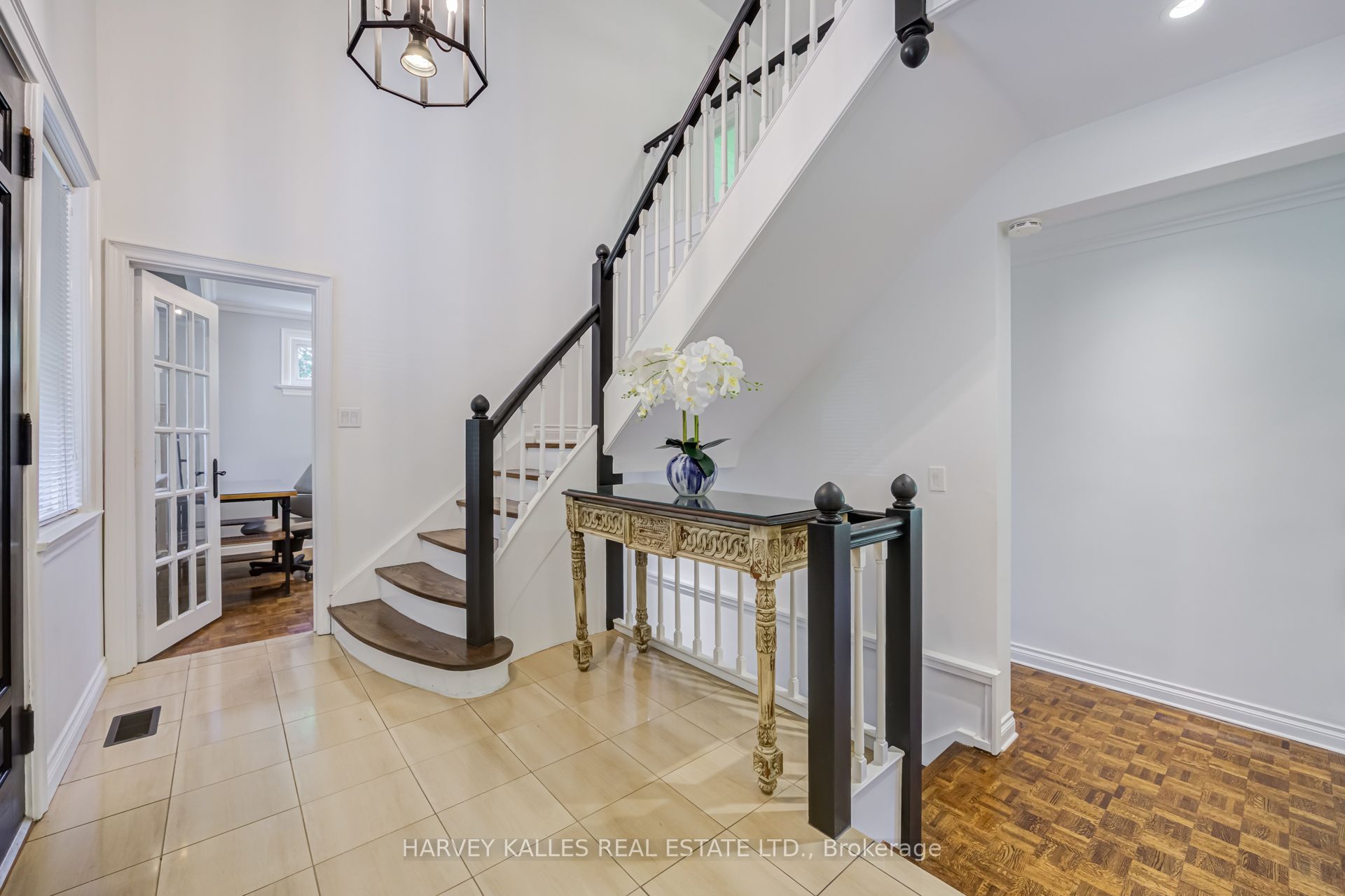19 Ridgegate Crescent