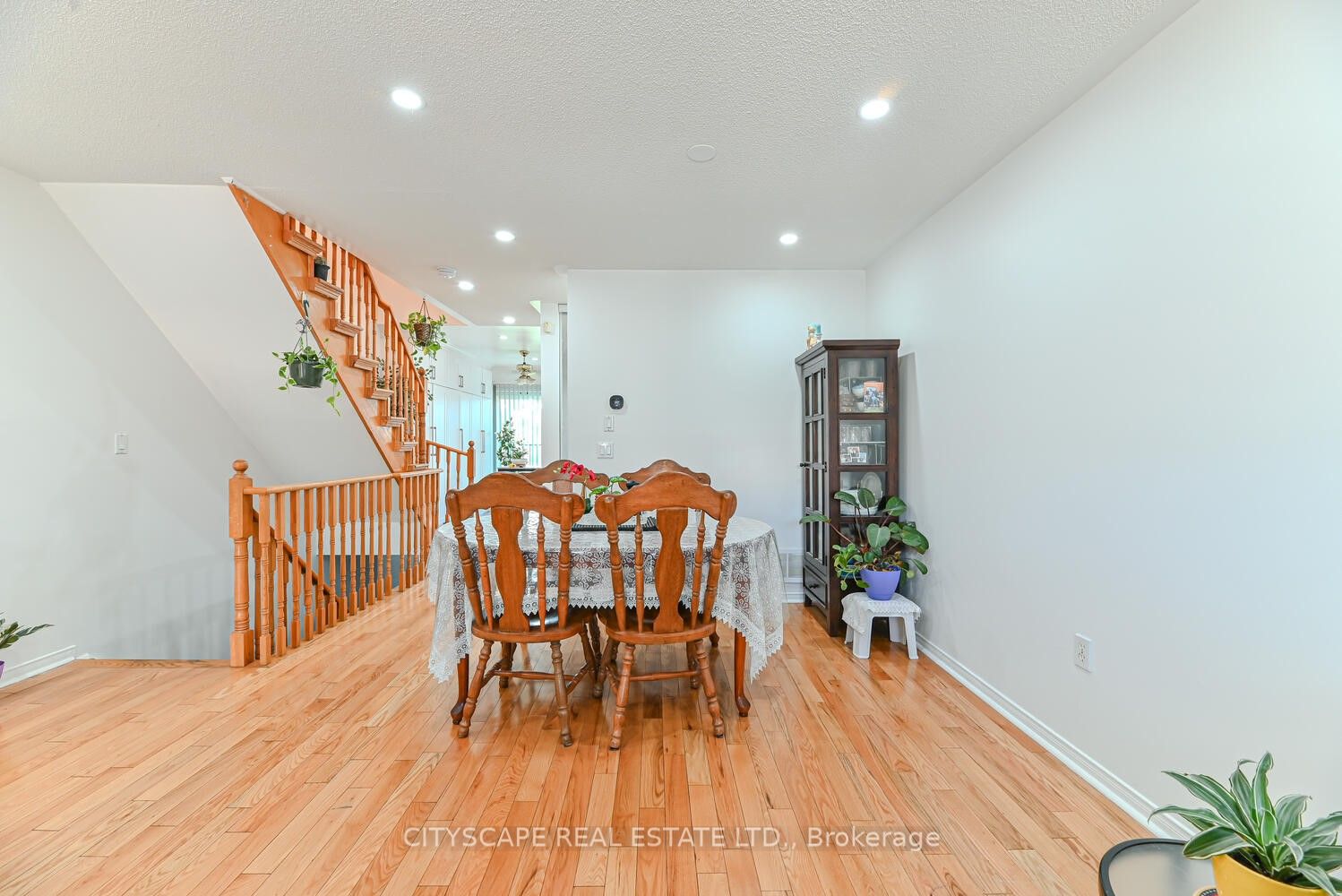 3020 Cedarglen Gate 35