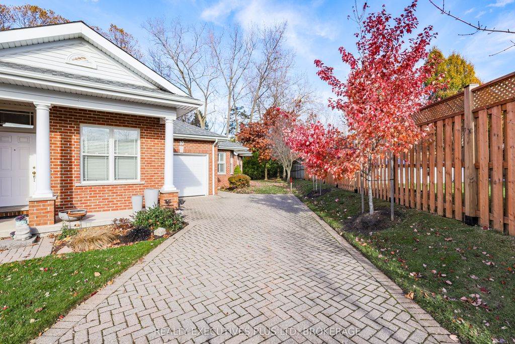 Photo of 3300 Montrose Road #10, Niagara Falls, ON L2H 3L9 (MLS # X12562492)