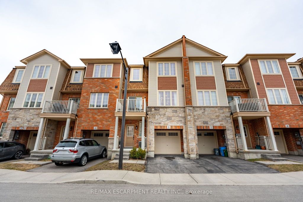 Photo of 11 Stockbridge Gardens #5, Hamilton, ON L8J 0H5 (MLS # X12760294)