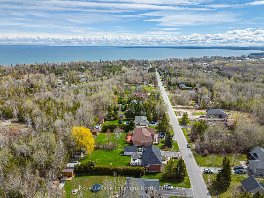 Photo of 63 BROADVIEW Street, Collingwood, ON L9Y 0X2 (MLS # S13078390)