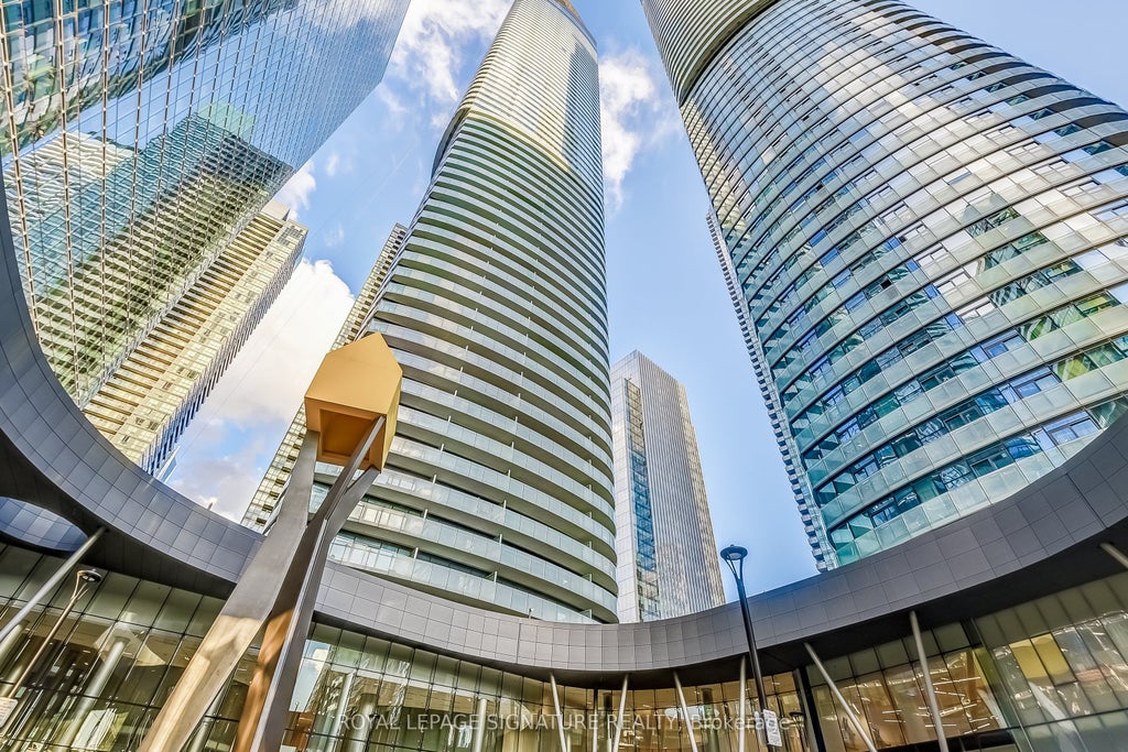 Photo of 14 York Street #2804, Toronto, ON M5J 0B1 (MLS # C13217666)