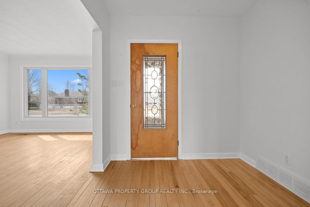 Photo of 777 Cork Street, Elmvale Acres and Area, ON K1G 1X8 (MLS # X12986066)