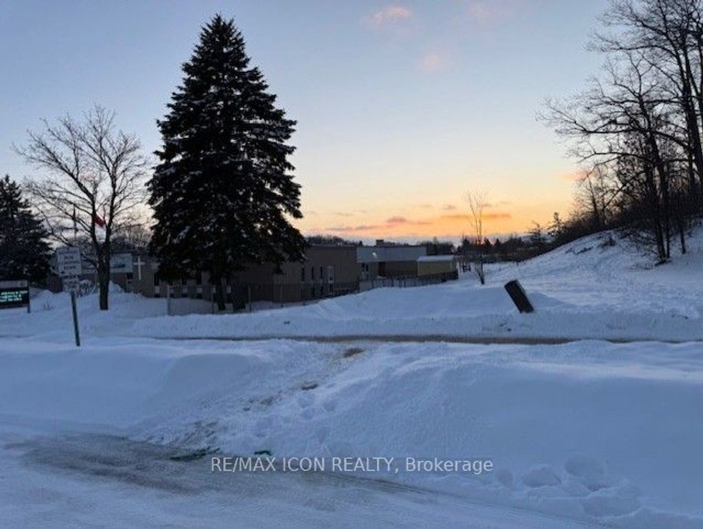 Photo of 55 Gracefield Crescent, Kitchener, ON N2E 1R8 (MLS # X12828484)