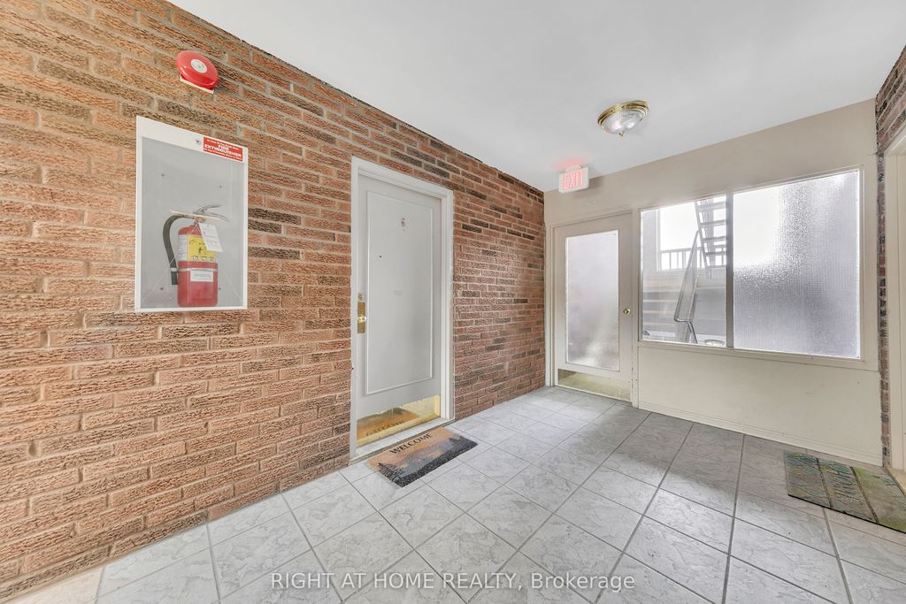Photo of 616 Grey Street #6, Brantford, ON N3S 4Y1 (MLS # X12837208)