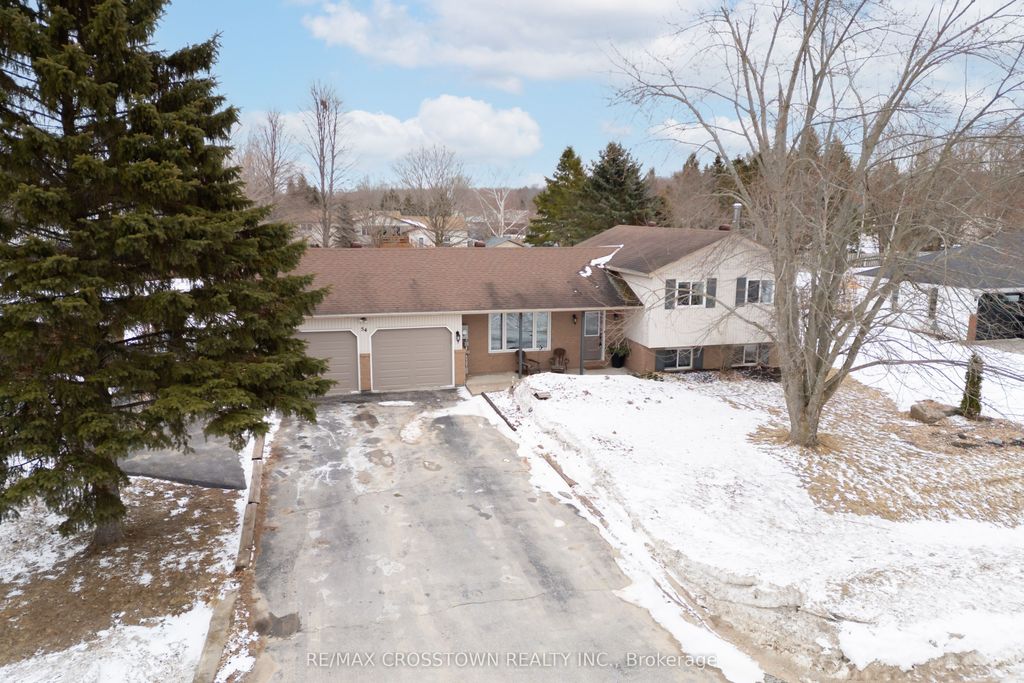 Photo of 54 Foyston Park Circle, Springwater, ON L0L 1Y0 (MLS # S12903160)