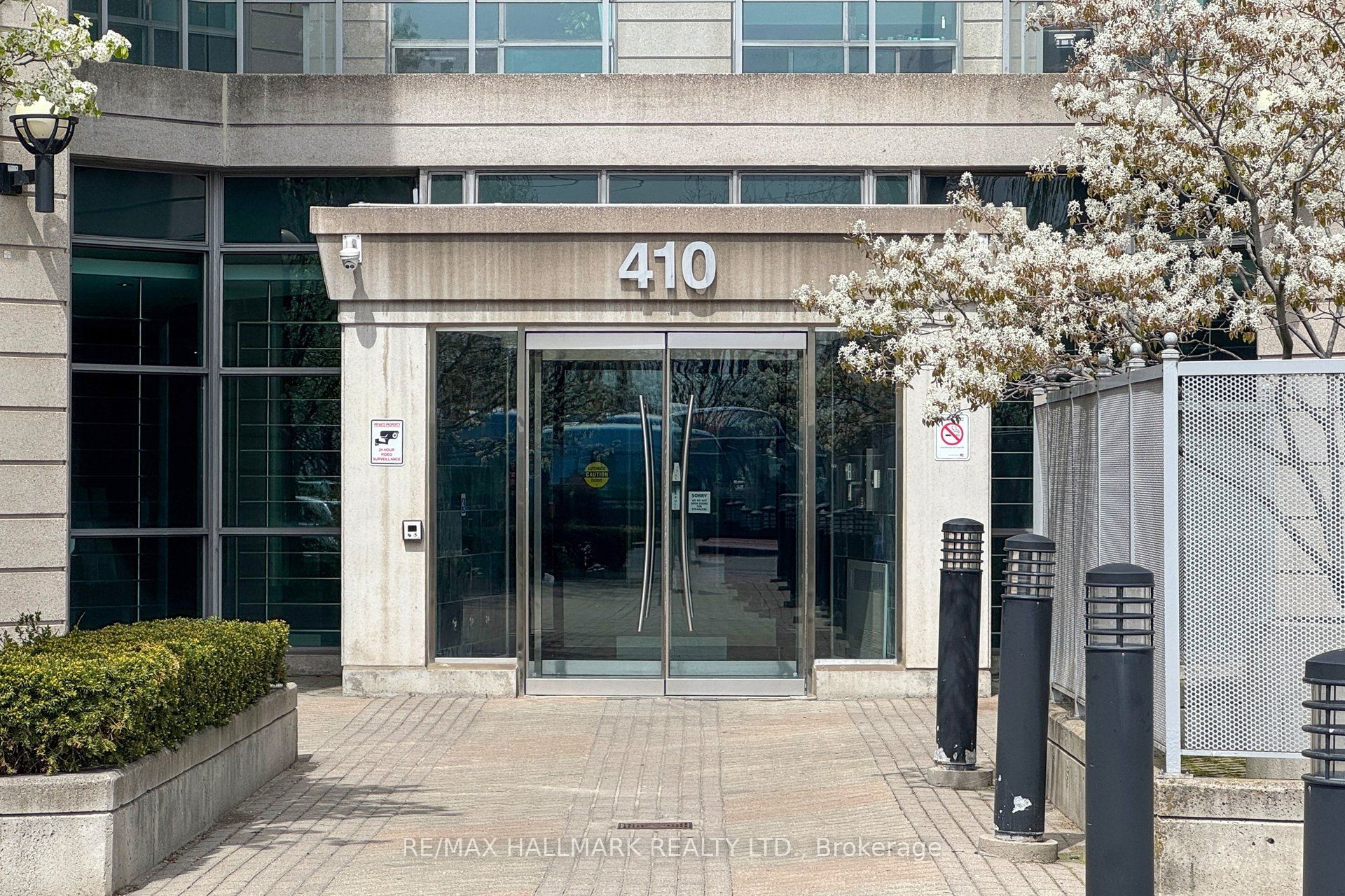 410 Queens Quay W 1516