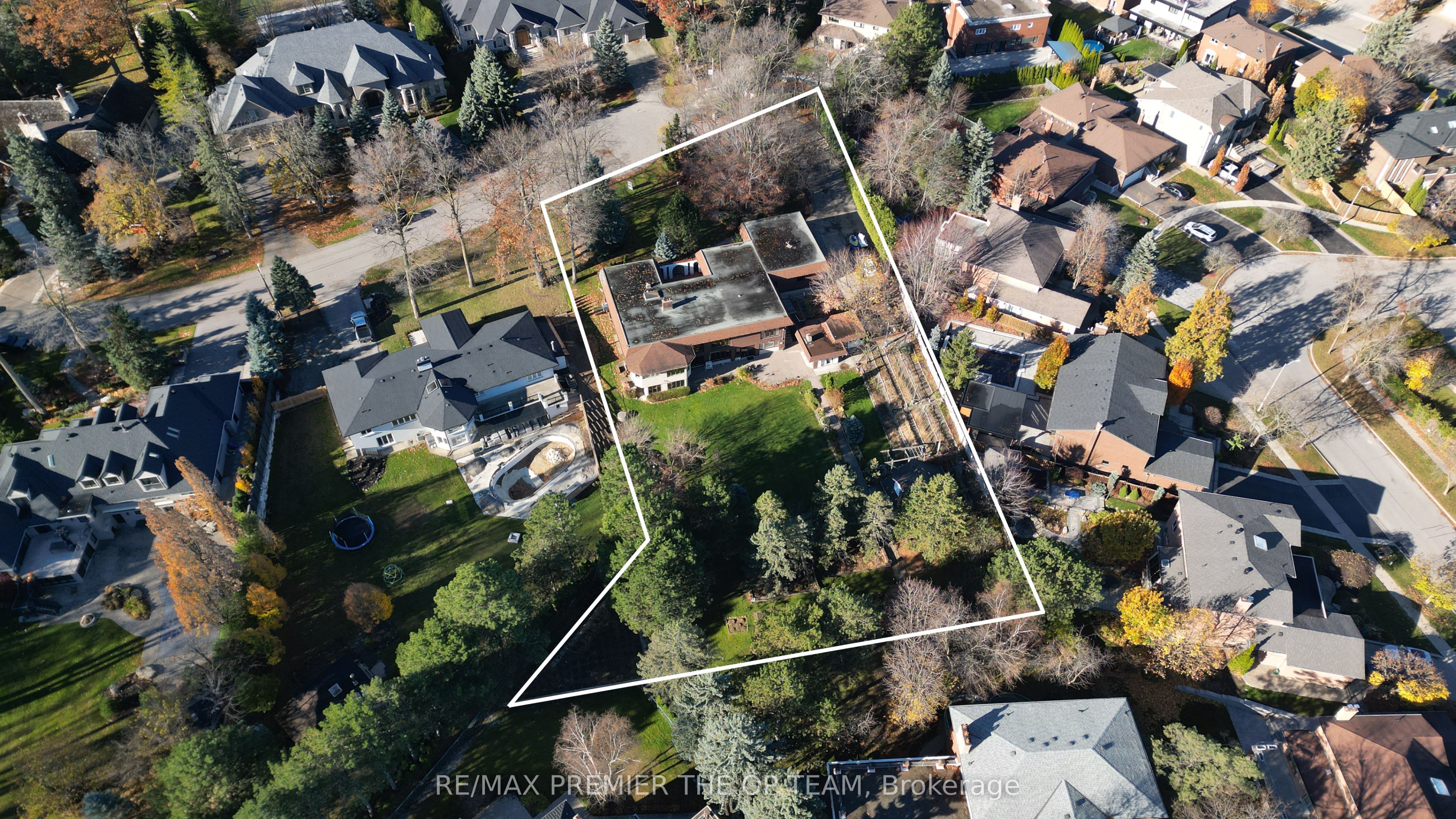 261 Sylvadene Parkway