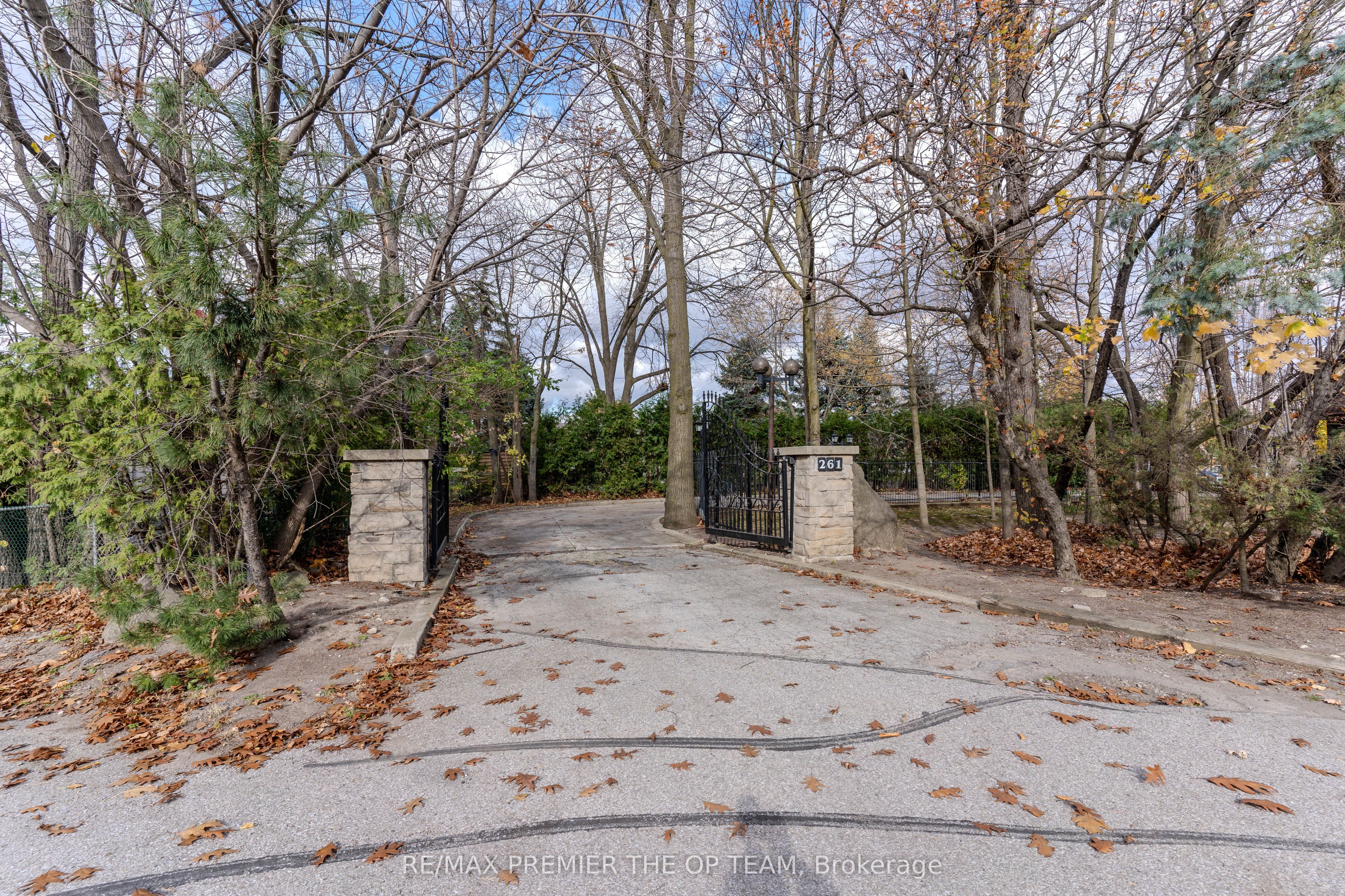 261 Sylvadene Parkway