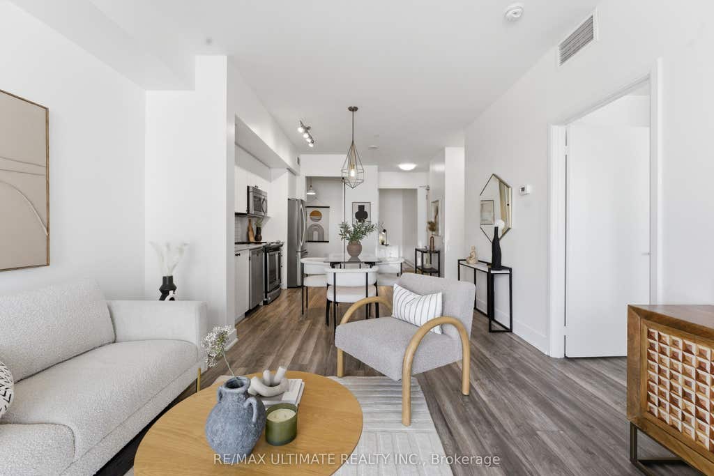 Photo of 30 Roehampton Avenue #618, Toronto, ON M4P 0B9 (MLS # C13241174)