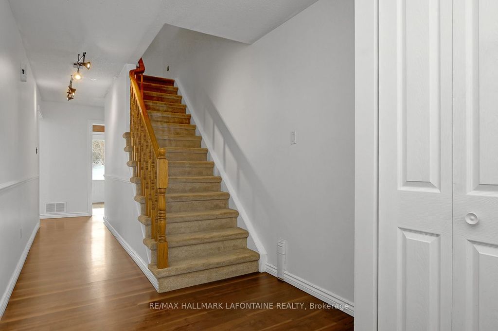 Photo of 6128 Vineyard Drive, Orleans - Convent Glen and Area, ON K1C 2N6 (MLS # X12804626)