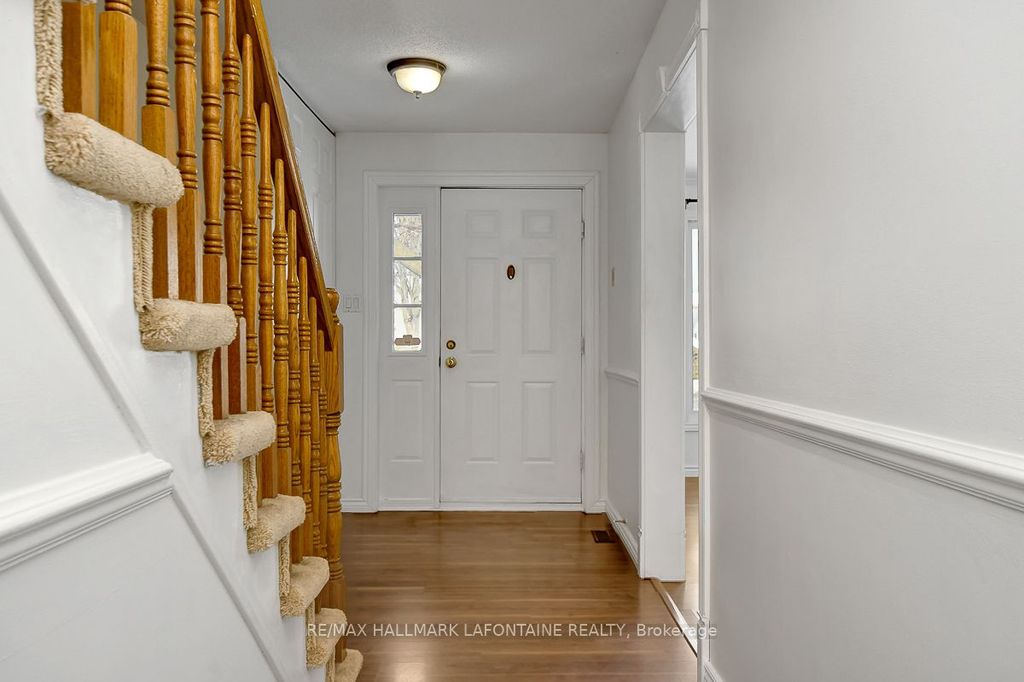 Photo of 6128 Vineyard Drive, Orleans - Convent Glen and Area, ON K1C 2N6 (MLS # X12804626)