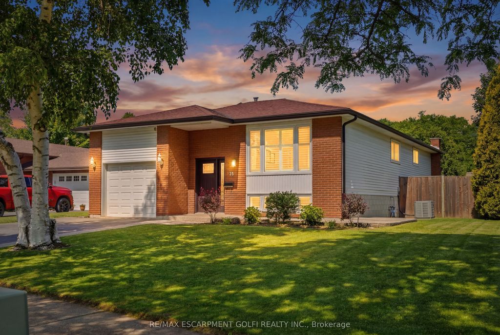 Photo of 33 Debora Drive, Grimsby, ON L3M 4J1 (MLS # X13502432)