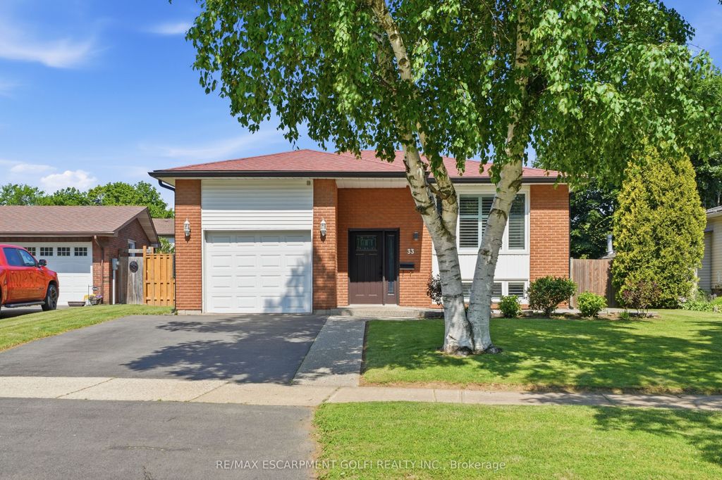 Photo of 33 Debora Drive, Grimsby, ON L3M 4J1 (MLS # X13502432)