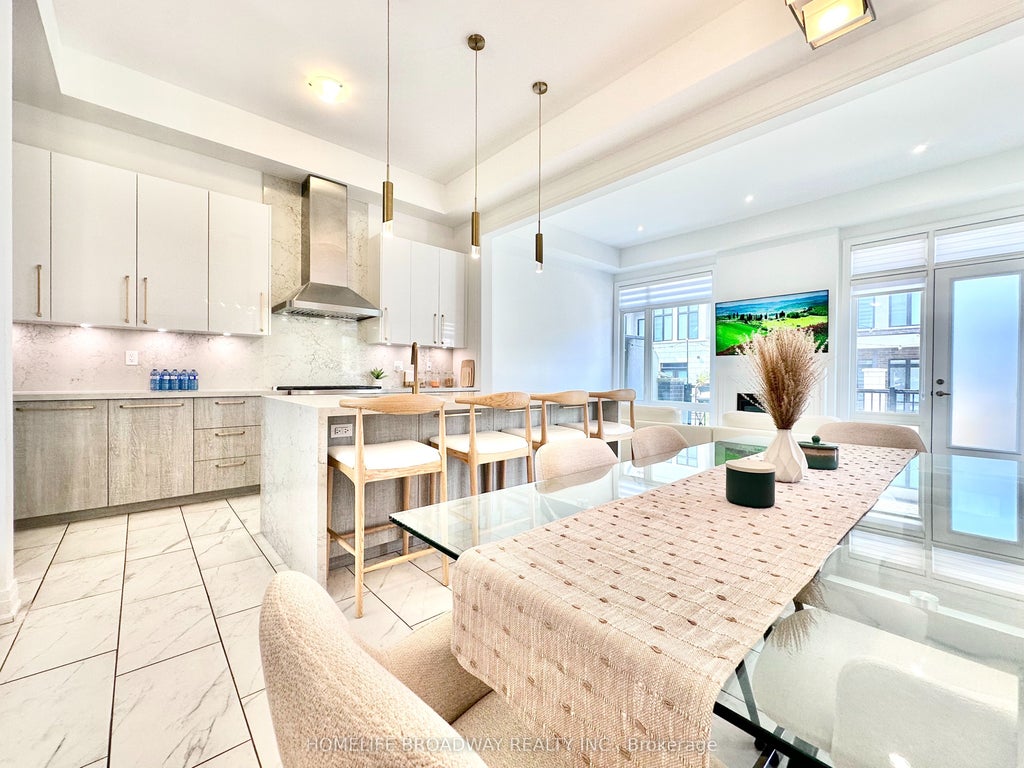 Photo of 300 King Road, Richmond Hill, ON L4E 1H4 (MLS # N13874836)