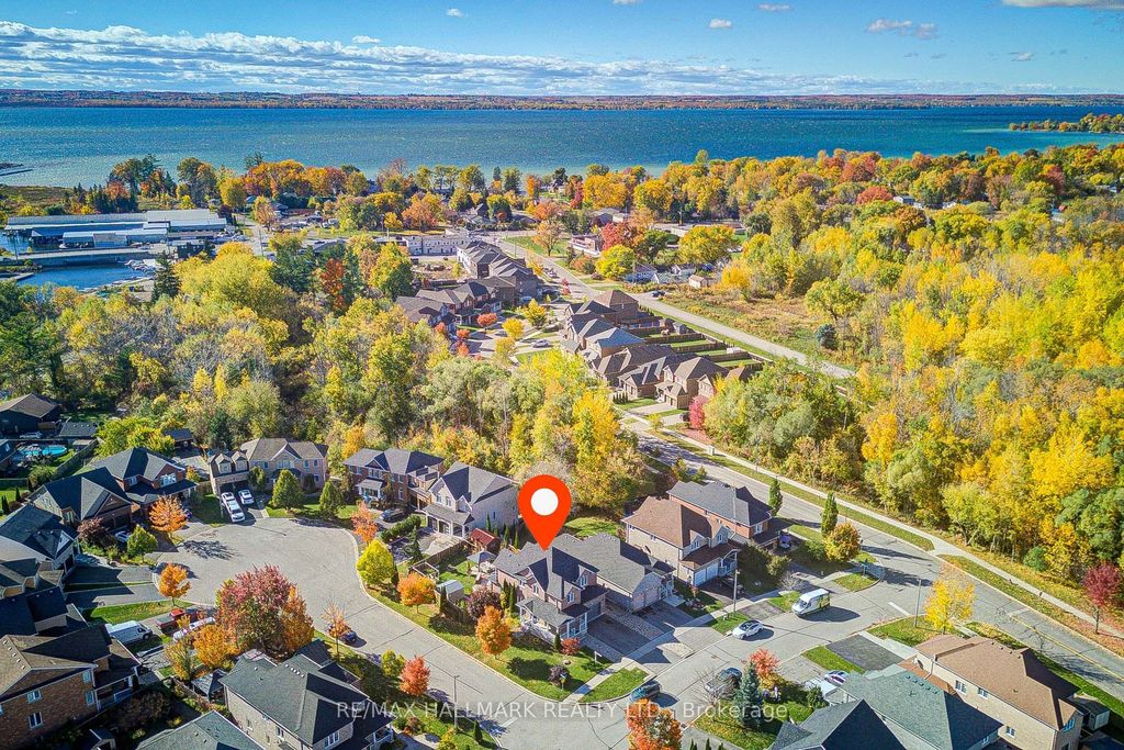Photo of 8 Glendower Crescent, Georgina, ON L4P 0A5 (MLS # N12475213)