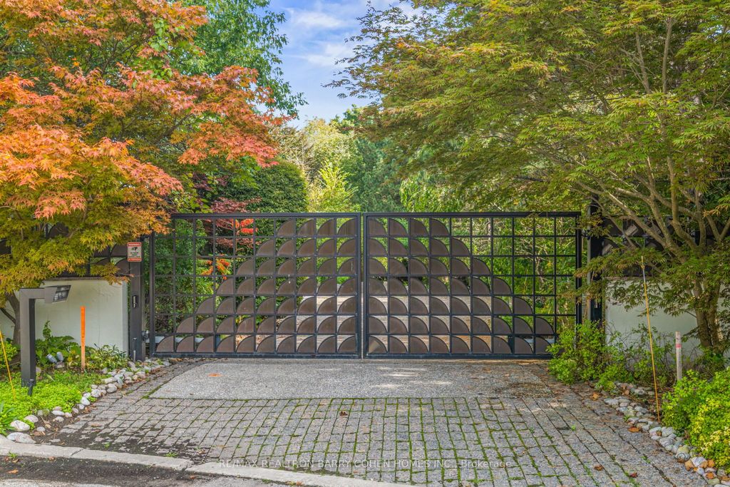 Photo of 18 Timberglade Court, Toronto, ON M2L 2Y2 (MLS # C12984882)
