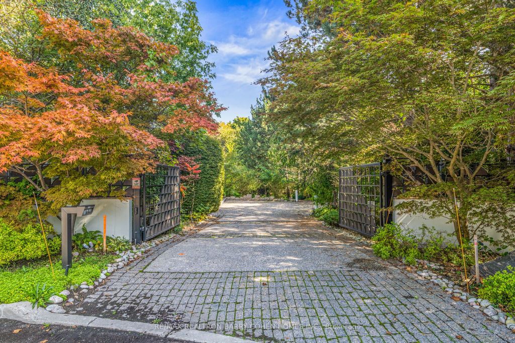 Photo of 18 Timberglade Court, Toronto, ON M2L 2Y2 (MLS # C12984882)