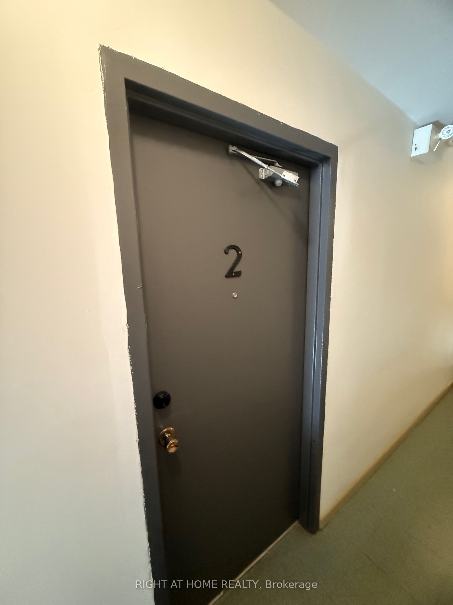 1852 Lakeshore Road W 2