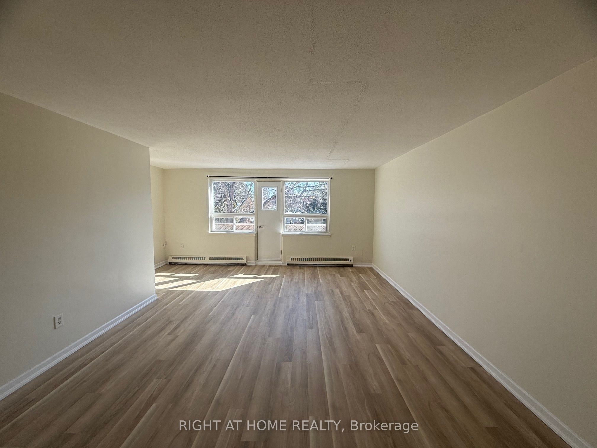 1852 Lakeshore Road W 2