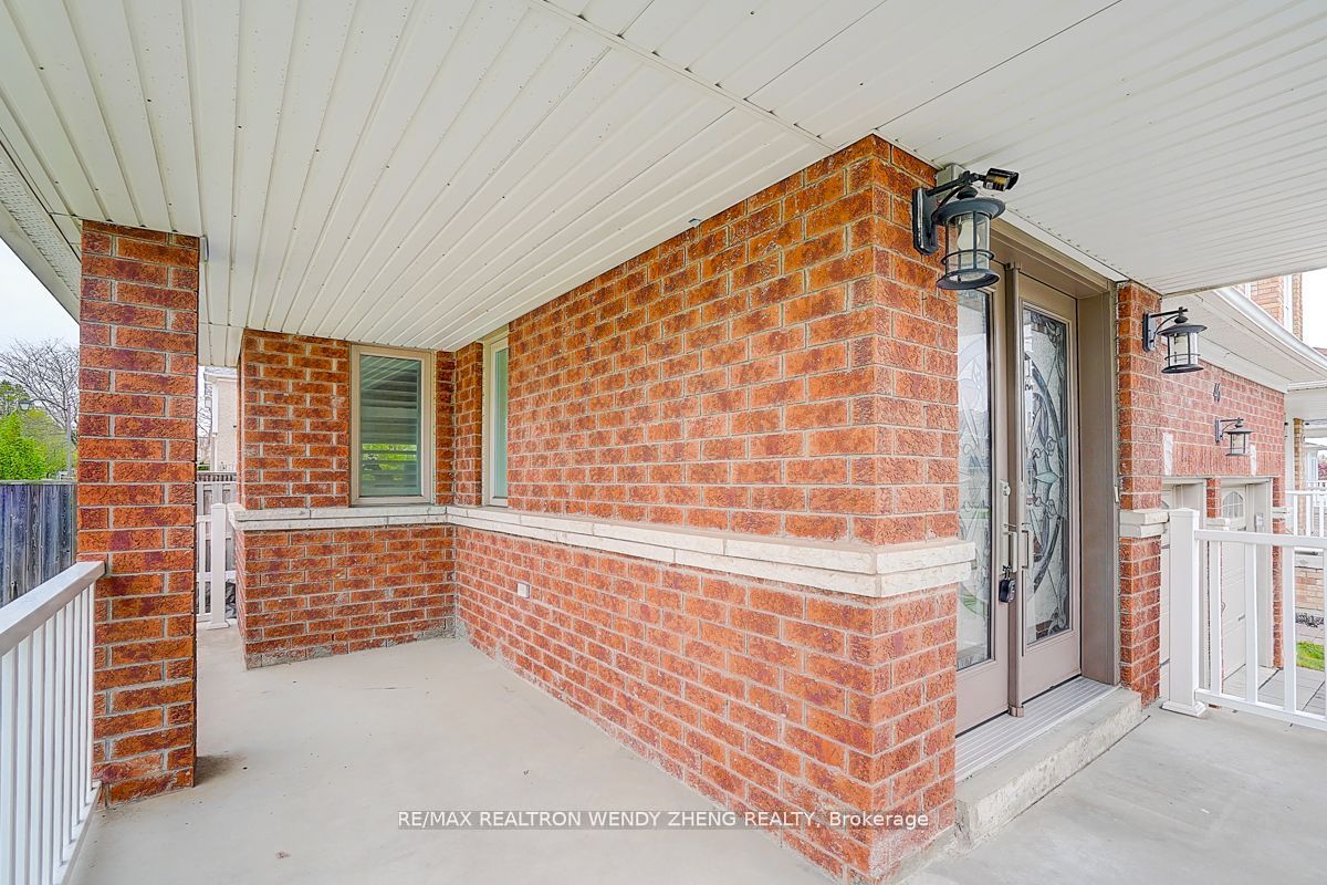 46 Ian Baron Avenue