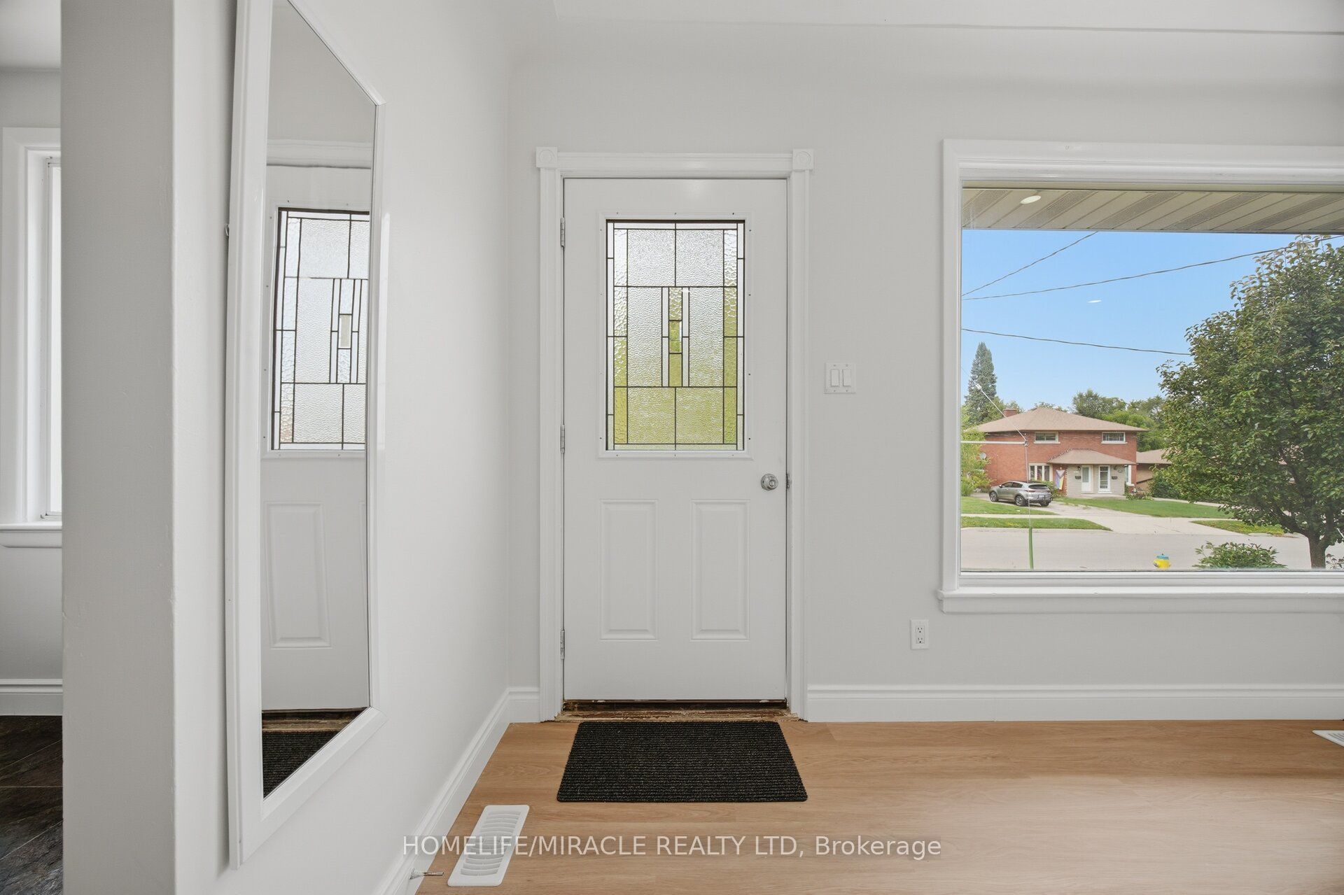 199 Allen Street E