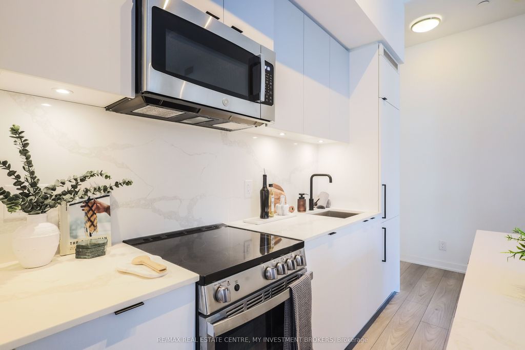 Photo of 285 Dufferin Street #202, Toronto, ON M6K 0J2 (MLS # W12945972)