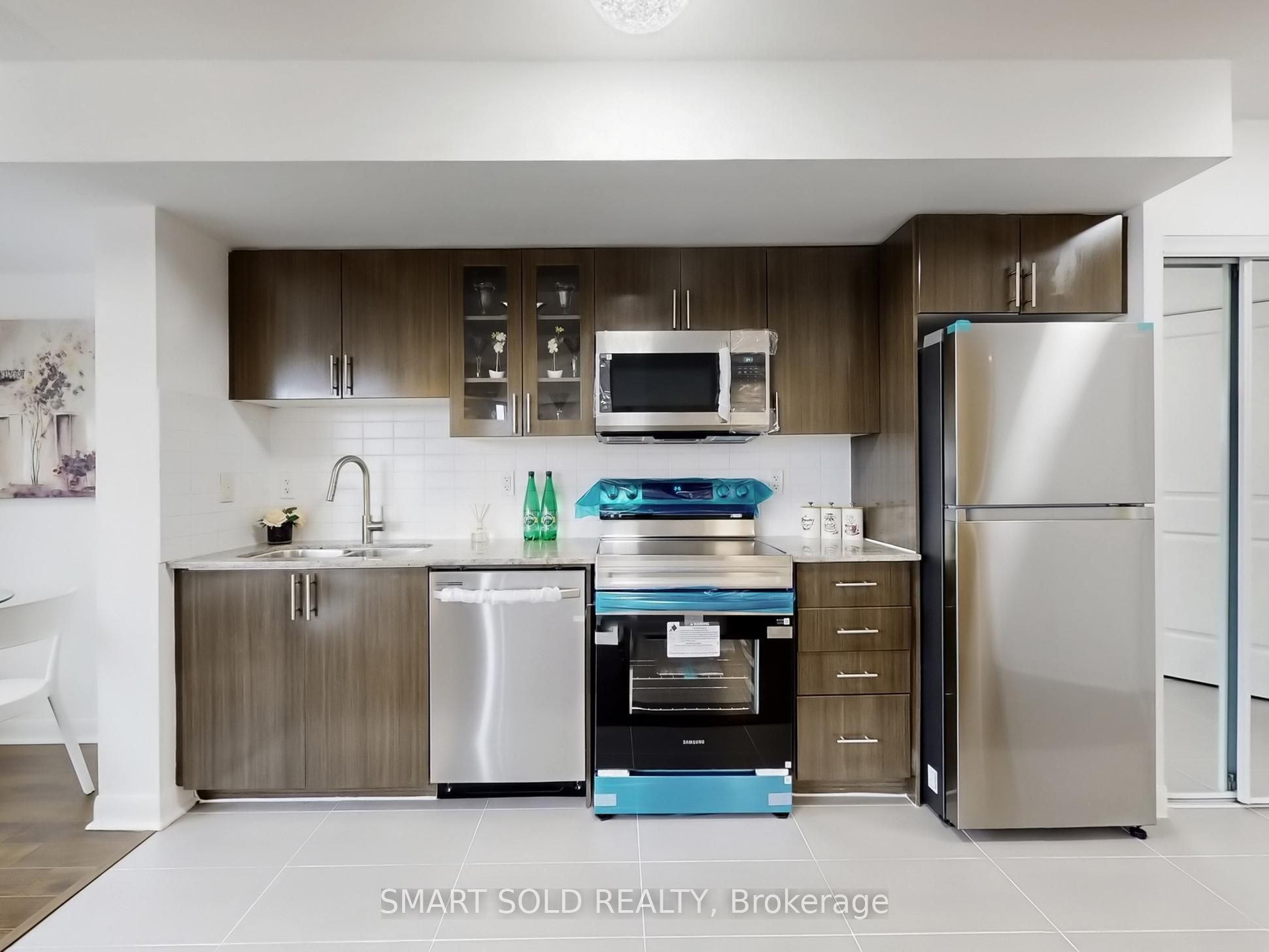 75 Norman Bethune Avenue 210